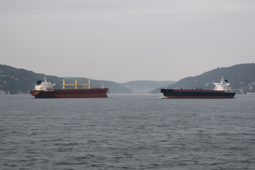 U.S. Reports Nearly 1,000 Vessel Transits Through Strait of Hormuz