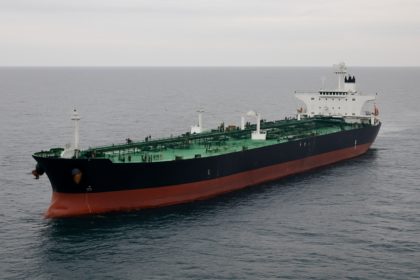Oil Supertankers Navigate Hormuz Despite Iranian Claims of Closure