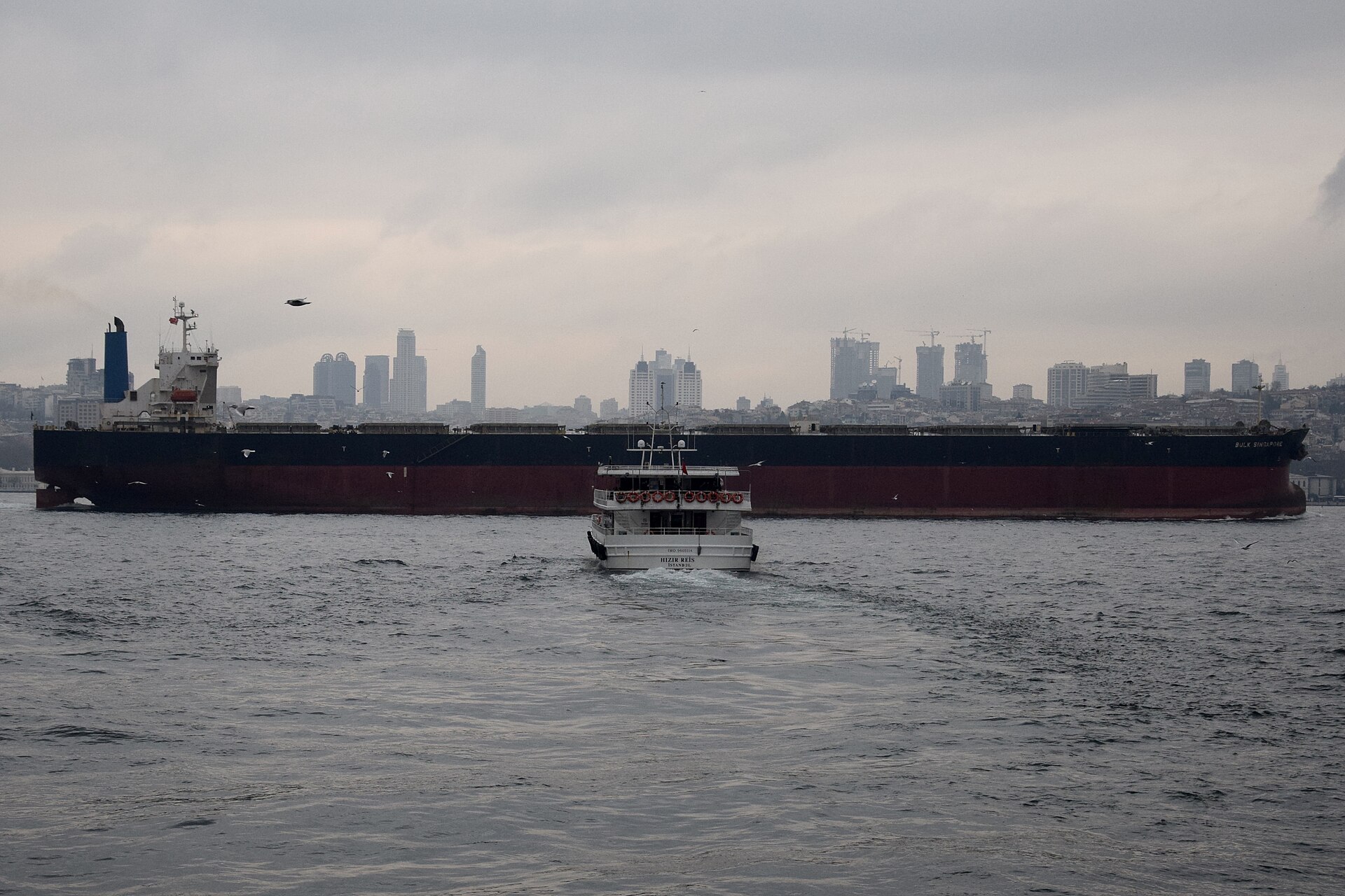 Vessel Traffic Resumes in Strait of Hormuz Amid Recovery Efforts
