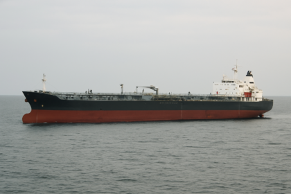Strait of Hormuz Sees 728 Tankers Amid Rising Geopolitical Tensions