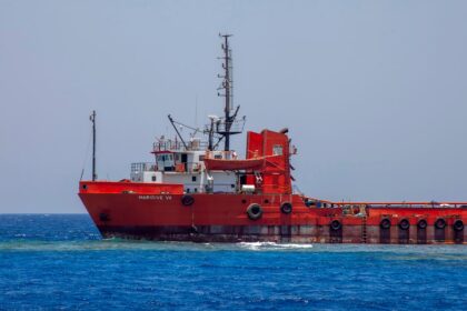 Hong Kong Supertanker U-Turns Near Bab el-Mandeb Amid Houthi Attacks