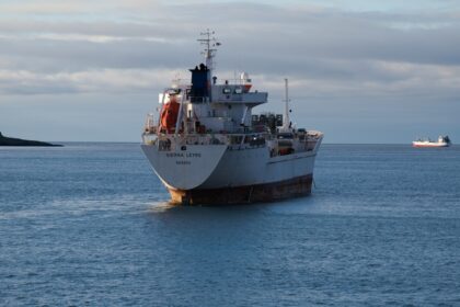 Strait of Hormuz Shipping Remains Stalled Amid Tensions with Iran