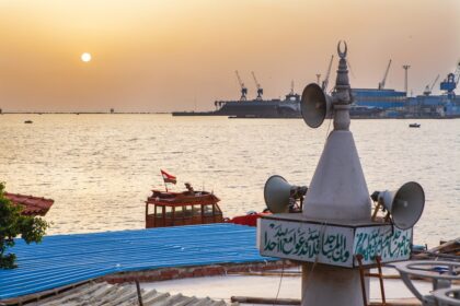 Olympic Luck Becomes First Supertanker to Use Suez Amid Houthi Threats