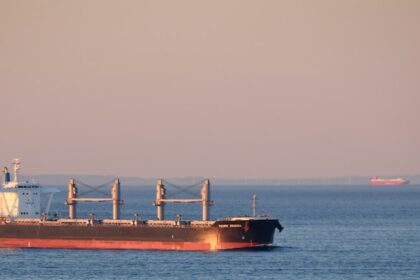 Houthi Naval Blockade Forces Saudi Oil to Reroute, Tightens Tanker Supply