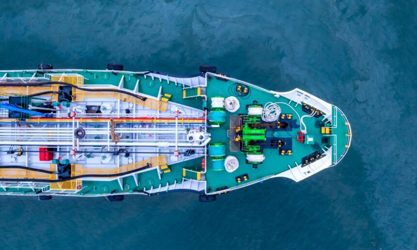Saudi Oil Tankers Bypass Red Sea Amid Houthi Threats