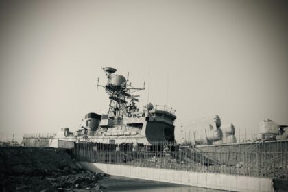 Italian Frigate Bergamini Escorts Merchant Vessel in Red Sea Conflict