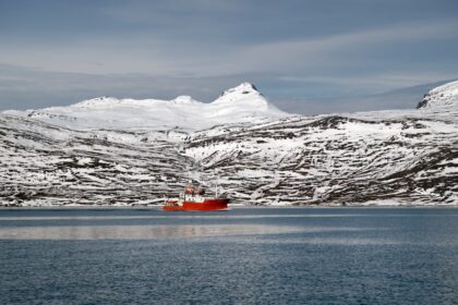 Russia Forms Unprecedented Arctic Oil Convoy to Bypass Chokepoints