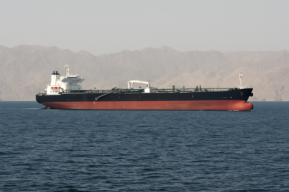 Iran Threatens US Warships Over Strait of Hormuz Navigation Routes