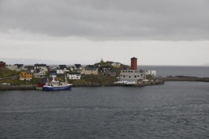 Russia Deploys Oil Tanker Fleet Near North Pole, Expanding Arctic Routes