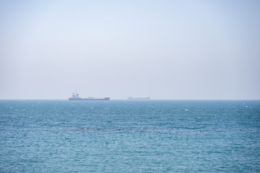 Iran Considers Ban on US and Israeli Ships in Strait of Hormuz