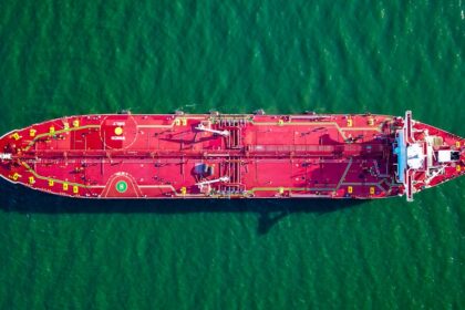 Oil Slick Emerges from Grounded Caroline Bezengi Near Oman's Coast