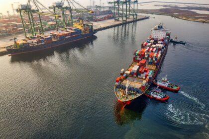 Trump Threatens Oman Amid Ongoing Strait of Hormuz Negotiations