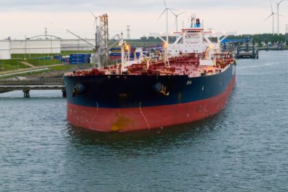 Saudi Aramco Resumes Oil Loading in Strait of Hormuz Amid Tensions