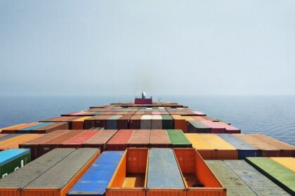 UAE Suspends Trade with Iran Amid Escalating Hormuz Tensions