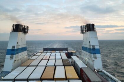 Transit of Vessels Through Strait of Hormuz Falls to Five Daily