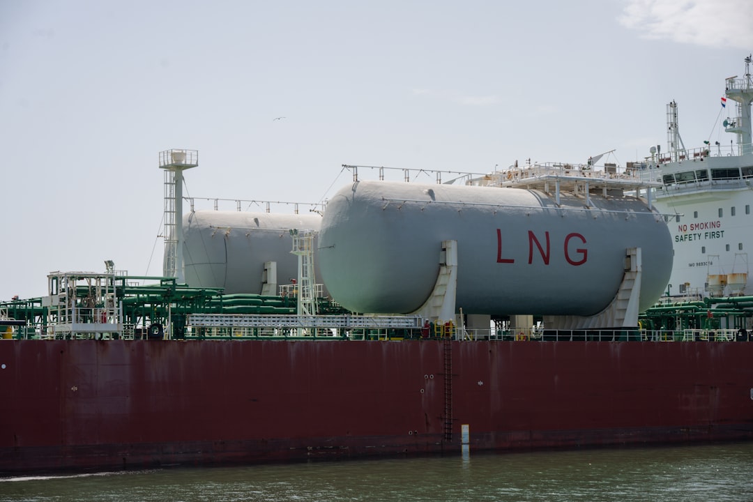 Excelerate Energy Acquires LNG Carrier for FSRU Conversion