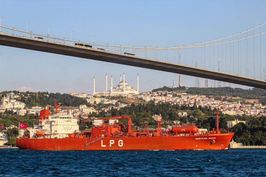 WindWings System Under Study for Next-Gen HD Hyundai LNG Carriers