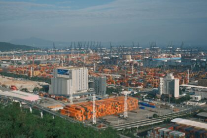 US-China Tariff Talks on LNG Ahead of Xi's Washington Visit