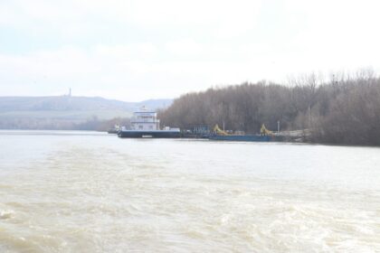 Rhine Water Levels Plummet, Threatening Barge Transport Operations