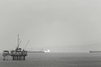 Iran Blacklists 77 Ships Amidst Strait of Hormuz Tensions