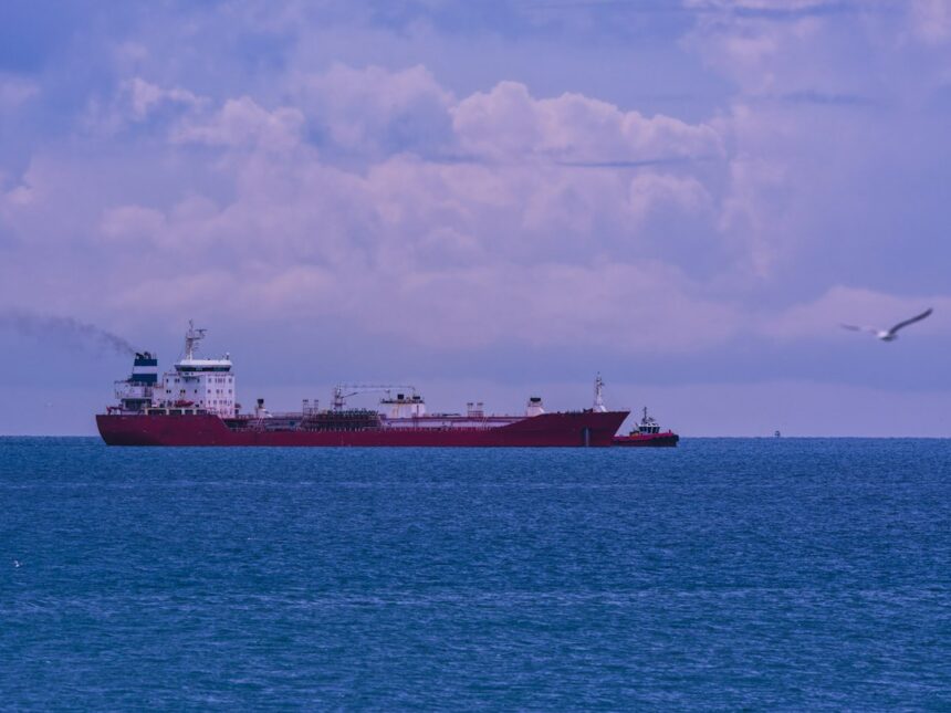 Kuwait Oil Production Reaches 75% of Prewar Levels Amid Strait Risks