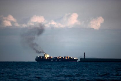 HMM Platinum Boxship Seeks Refuge in South Africa After Fire Incident