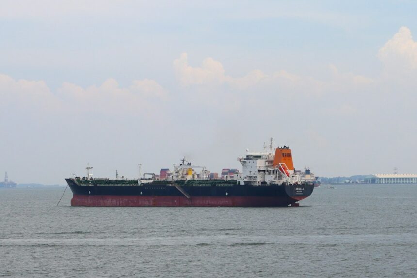 Vitol Bunkers to Launch LNG Bunkering in Singapore and Asia
