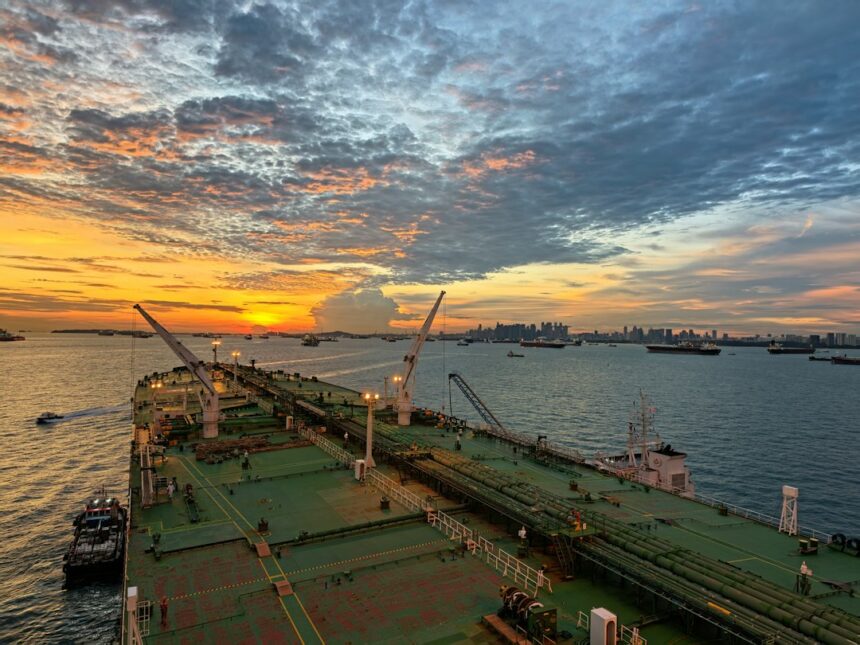 Qatari LNG Carrier Navigates Red Sea en Route to Poland Amid Risks