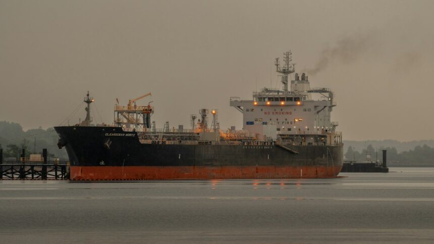 Oil Spill from Damaged Tanker Threatens UAE Coastline and Marine Life
