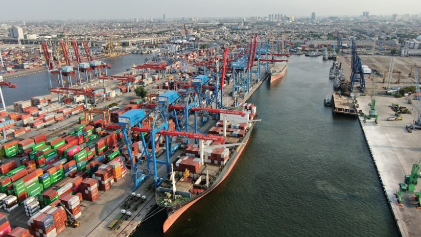 Negotiations Extended, Strike Threat at LA and Long Beach Ports Delayed