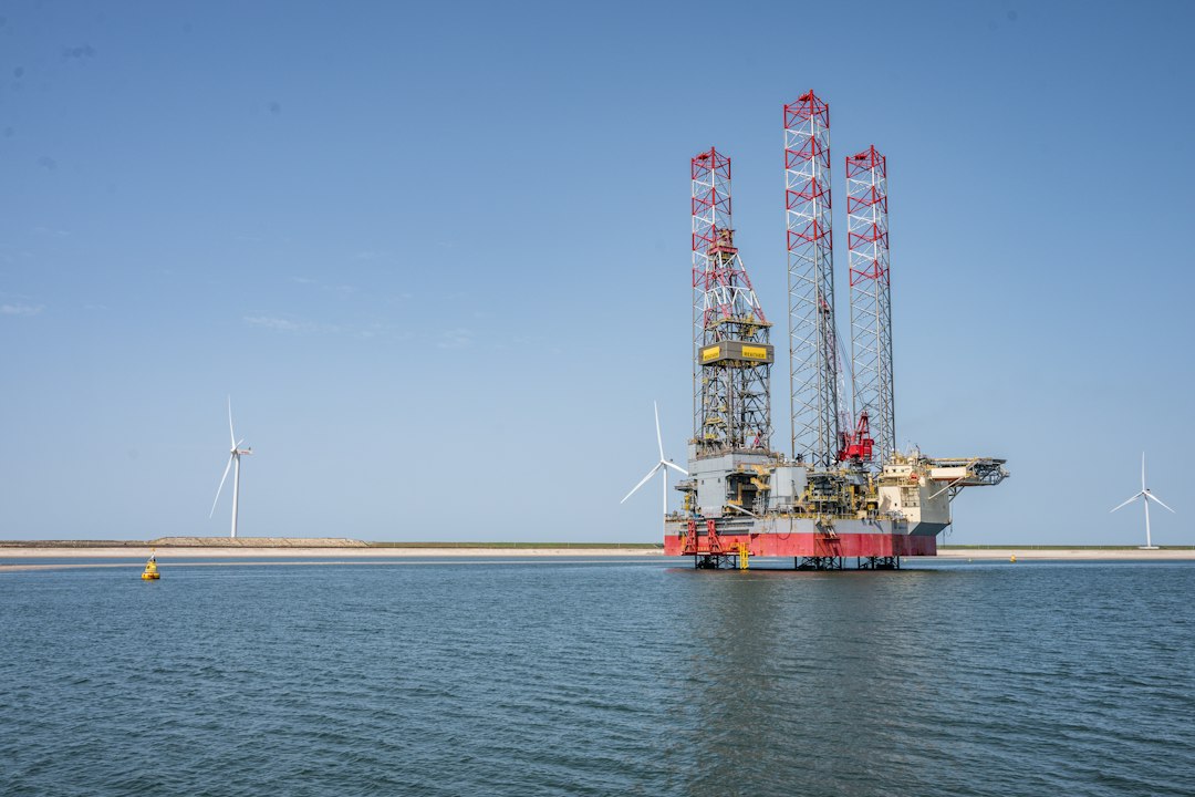 Iran's Offshore Oil Reserves Deplete Amid U.S. Blockade Constraints